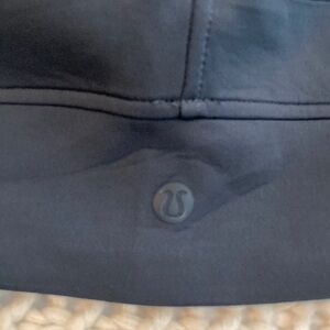 Lululemon pants size 2 - never worn